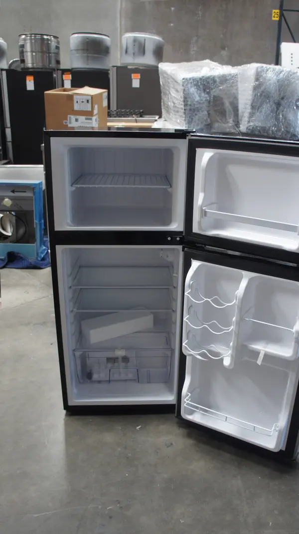 Insignia 4.3 CU. FT. COMPACT REFRIGERATOR - SS